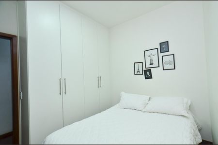 Casa à venda com 360m², 5 quartos e 4 vagas Casa à venda com 360m², 5 quartos e 4 vagasQuarto 1