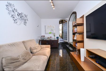 Casa à venda com 360m², 5 quartos e 4 vagas Casa à venda com 360m², 5 quartos e 4 vagasSala de tv