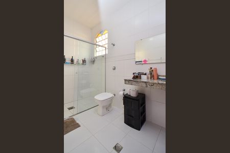 Casa à venda com 360m², 5 quartos e 4 vagas Casa à venda com 360m², 5 quartos e 4 vagasBanheiro Banheiro Social 2