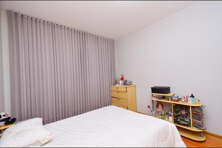 Casa à venda com 360m², 5 quartos e 4 vagas Casa à venda com 360m², 5 quartos e 4 vagasQuarto 4