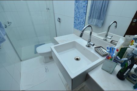 Casa à venda com 360m², 5 quartos e 4 vagas Casa à venda com 360m², 5 quartos e 4 vagasBanheiro Suíte