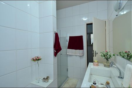 Casa à venda com 360m², 5 quartos e 4 vagas Casa à venda com 360m², 5 quartos e 4 vagasBanheiro Social 1