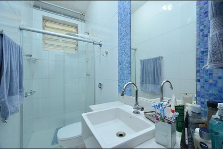 Casa à venda com 360m², 5 quartos e 4 vagas Casa à venda com 360m², 5 quartos e 4 vagasBanheiro Suíte