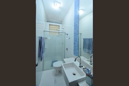 Casa à venda com 360m², 5 quartos e 4 vagas Casa à venda com 360m², 5 quartos e 4 vagasBanheiro Suíte