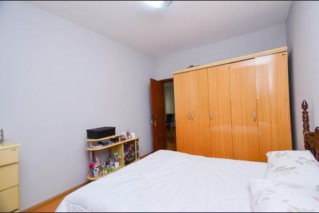 Casa à venda com 360m², 5 quartos e 4 vagas Casa à venda com 360m², 5 quartos e 4 vagasQuarto 4