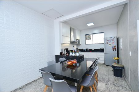 Casa à venda com 360m², 5 quartos e 4 vagas Casa à venda com 360m², 5 quartos e 4 vagasCozinha