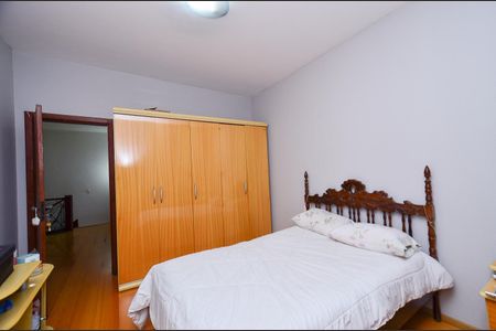 Casa à venda com 360m², 5 quartos e 4 vagas Casa à venda com 360m², 5 quartos e 4 vagasQuarto 4