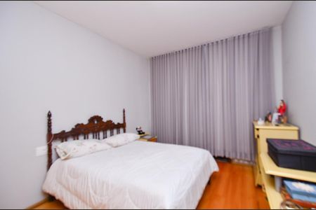 Casa à venda com 360m², 5 quartos e 4 vagas Casa à venda com 360m², 5 quartos e 4 vagasQuarto 4