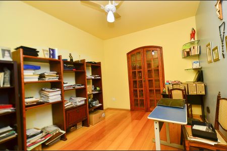 Casa à venda com 360m², 5 quartos e 4 vagas Casa à venda com 360m², 5 quartos e 4 vagasQuarto 3