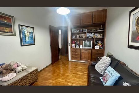 Casa à venda com 321m², 4 quartos e 4 vagas Casa à venda com 321m², 4 quartos e 4 vagasQuarto