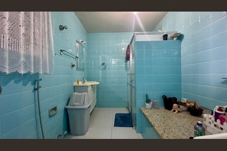 Casa à venda com 321m², 4 quartos e 4 vagas Casa à venda com 321m², 4 quartos e 4 vagasBanheiro da Suíte