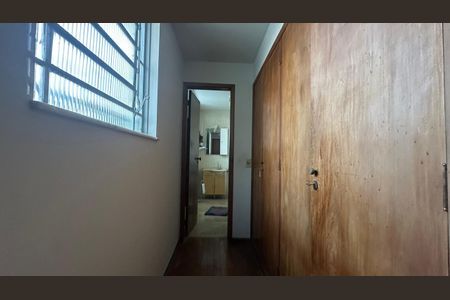 Casa à venda com 321m², 4 quartos e 4 vagas Casa à venda com 321m², 4 quartos e 4 vagasCloset da Suíte