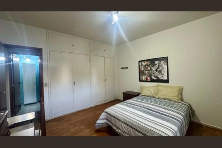 Casa à venda com 321m², 4 quartos e 4 vagas Casa à venda com 321m², 4 quartos e 4 vagasQuarto 3