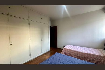 Casa à venda com 321m², 4 quartos e 4 vagas Casa à venda com 321m², 4 quartos e 4 vagasQuarto 2