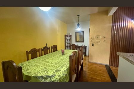 Casa à venda com 321m², 4 quartos e 4 vagas Casa à venda com 321m², 4 quartos e 4 vagasSala de jantar