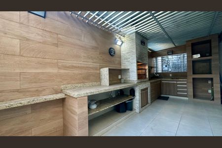 Casa à venda com 321m², 4 quartos e 4 vagas Casa à venda com 321m², 4 quartos e 4 vagasEspaço Gourmet