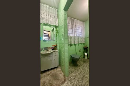 Casa à venda com 321m², 4 quartos e 4 vagas Casa à venda com 321m², 4 quartos e 4 vagasBanheiro