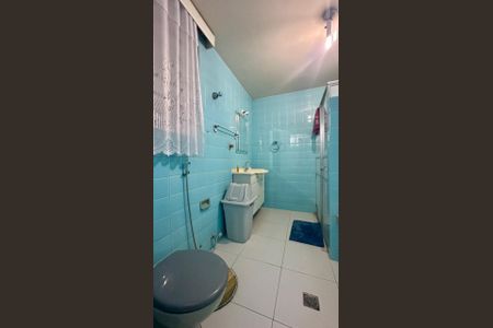 Casa à venda com 321m², 4 quartos e 4 vagas Casa à venda com 321m², 4 quartos e 4 vagasBanheiro da Suíte