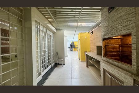 Casa à venda com 321m², 4 quartos e 4 vagas Casa à venda com 321m², 4 quartos e 4 vagasEspaço Gourmet