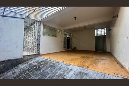 Casa à venda com 321m², 4 quartos e 4 vagas Casa à venda com 321m², 4 quartos e 4 vagasVagas de garagem