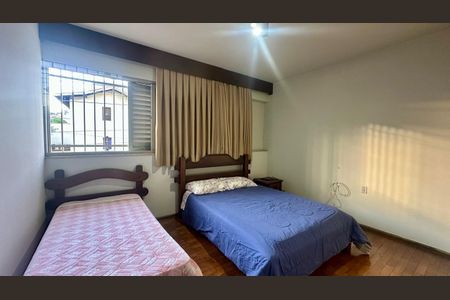 Casa à venda com 321m², 4 quartos e 4 vagas Casa à venda com 321m², 4 quartos e 4 vagasQuarto 2