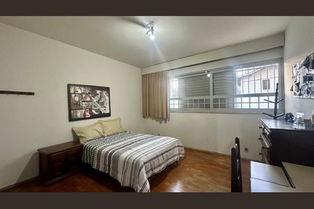 Casa à venda com 321m², 4 quartos e 4 vagas Casa à venda com 321m², 4 quartos e 4 vagasQuarto 3