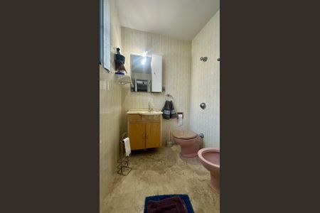 Casa à venda com 321m², 4 quartos e 4 vagas Casa à venda com 321m², 4 quartos e 4 vagasBanheiro