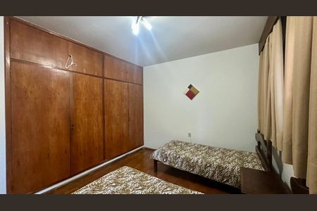 Casa à venda com 321m², 4 quartos e 4 vagas Casa à venda com 321m², 4 quartos e 4 vagasQuarto 1