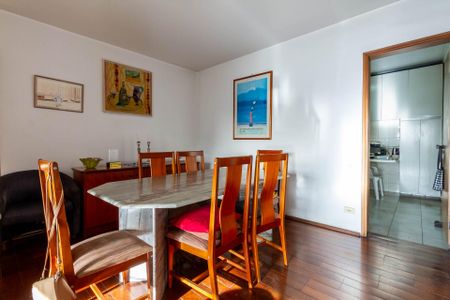 Apartamento à venda com 135m², 4 quartos e 2 vagas Apartamento à venda com 135m², 4 quartos e 2 vagasSala