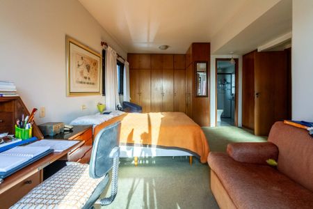 Apartamento à venda com 135m², 4 quartos e 2 vagas Apartamento à venda com 135m², 4 quartos e 2 vagasSuíte 2