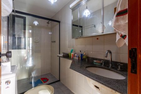 Apartamento à venda com 135m², 4 quartos e 2 vagas Apartamento à venda com 135m², 4 quartos e 2 vagasBanheiro Suíte 1