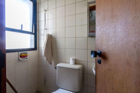 Apartamento à venda com 135m², 4 quartos e 2 vagas Apartamento à venda com 135m², 4 quartos e 2 vagasBanheiro de Serviço