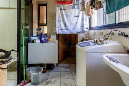 Apartamento à venda com 135m², 4 quartos e 2 vagas Apartamento à venda com 135m², 4 quartos e 2 vagasÁrea de Serviço