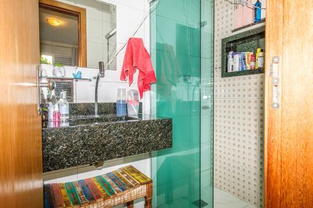 Apartamento à venda com 178m², 3 quartos e 2 vagas Apartamento à venda com 178m², 3 quartos e 2 vagasBanheiro da Suíte