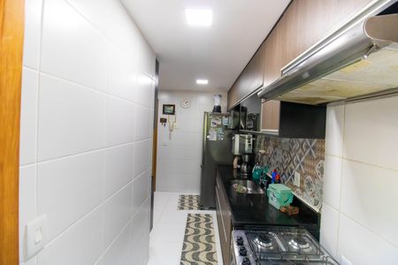 Apartamento à venda com 99m², 3 quartos e 2 vagas Apartamento à venda com 99m², 3 quartos e 2 vagasCozinha e Área de Serviço