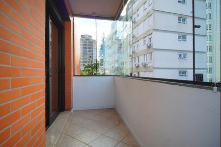 Apartamento à venda com 90m², 2 quartos e 2 vagasSuíte - Varanda