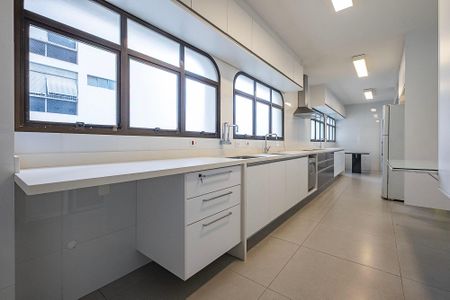 Apartamento à venda com 290m², 3 quartos e 5 vagas Apartamento à venda com 290m², 3 quartos e 5 vagasCozinha