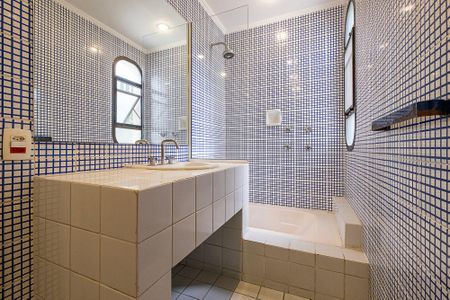 Apartamento à venda com 290m², 3 quartos e 5 vagas Apartamento à venda com 290m², 3 quartos e 5 vagasSuíte 2 - Banheiro