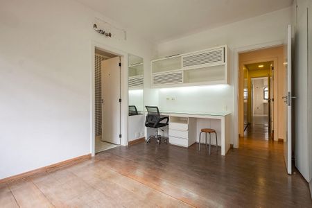 Apartamento à venda com 290m², 3 quartos e 5 vagas Apartamento à venda com 290m², 3 quartos e 5 vagasSuíte 2