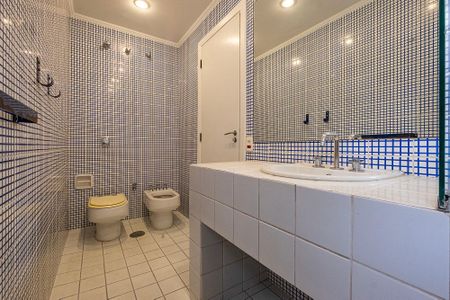 Apartamento à venda com 290m², 3 quartos e 5 vagas Apartamento à venda com 290m², 3 quartos e 5 vagasSuíte 2 - Banheiro