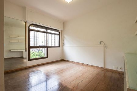 Apartamento à venda com 290m², 3 quartos e 5 vagas Apartamento à venda com 290m², 3 quartos e 5 vagasQuarto 1