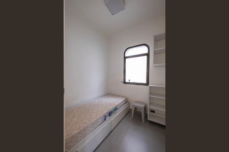 Apartamento à venda com 290m², 3 quartos e 5 vagas Apartamento à venda com 290m², 3 quartos e 5 vagasQuarto de Serviço