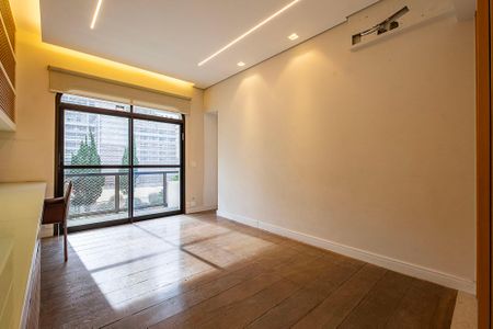 Apartamento à venda com 290m², 3 quartos e 5 vagas Apartamento à venda com 290m², 3 quartos e 5 vagasEscritório