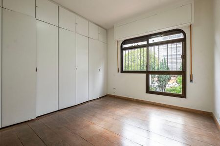 Apartamento à venda com 290m², 3 quartos e 5 vagas Apartamento à venda com 290m², 3 quartos e 5 vagasSuíte 2