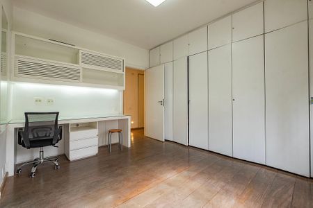 Apartamento à venda com 290m², 3 quartos e 5 vagas Apartamento à venda com 290m², 3 quartos e 5 vagasSuíte 2
