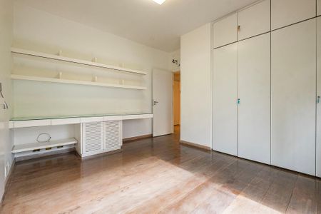 Apartamento à venda com 290m², 3 quartos e 5 vagas Apartamento à venda com 290m², 3 quartos e 5 vagasQuarto 1