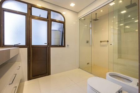 Apartamento à venda com 290m², 3 quartos e 5 vagas Apartamento à venda com 290m², 3 quartos e 5 vagasSuíte 1 - Banheiro