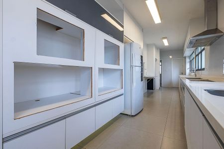 Apartamento à venda com 290m², 3 quartos e 5 vagas Apartamento à venda com 290m², 3 quartos e 5 vagasCozinha