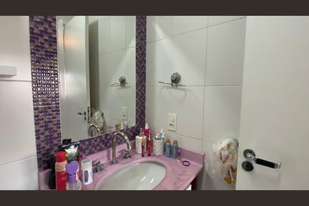 Apartamento à venda com 174m², 3 quartos e 3 vagas Apartamento à venda com 174m², 3 quartos e 3 vagasBanheiro da Suíte 1