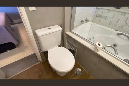 Apartamento à venda com 174m², 3 quartos e 3 vagas Apartamento à venda com 174m², 3 quartos e 3 vagasBanheiro da Suíte 2
